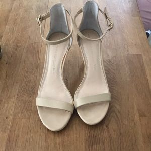 Banana Republic size 5 nude heels